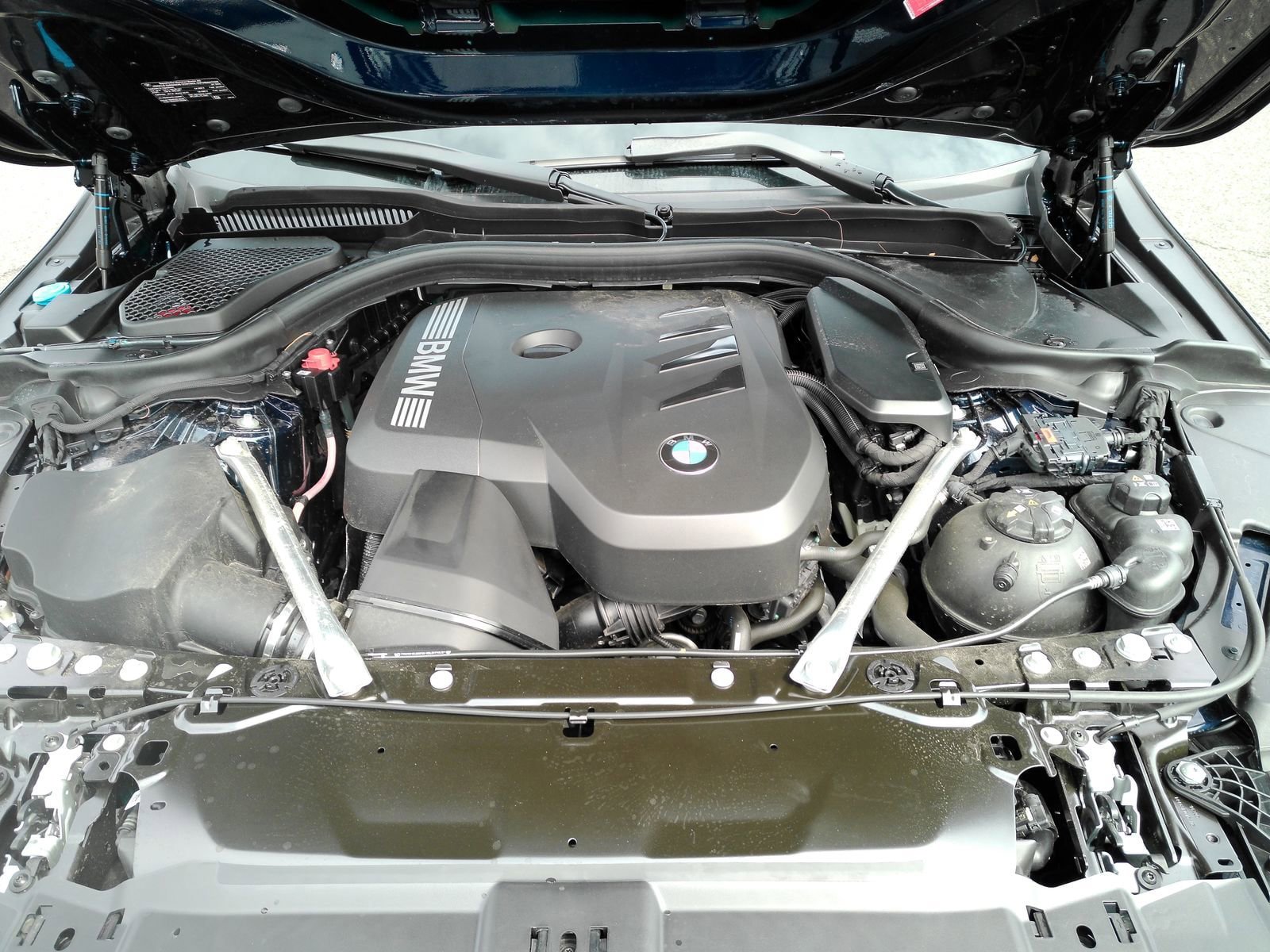Used 2026 BMW 530i xDrive w/ M Sport Package AWD/4WD image 4
