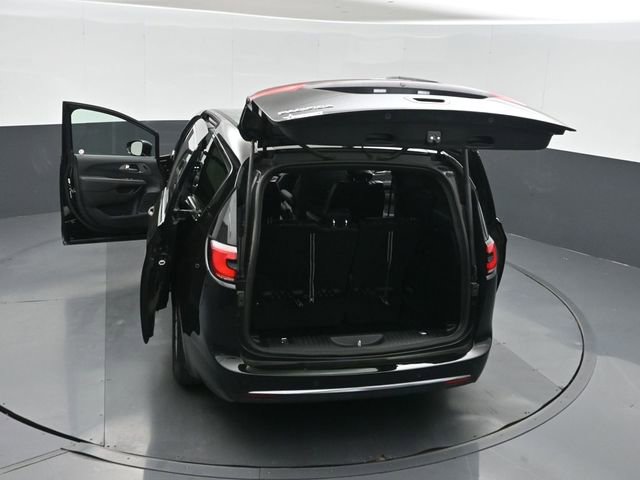 Used 2025 Chrysler Pacifica Select image 51