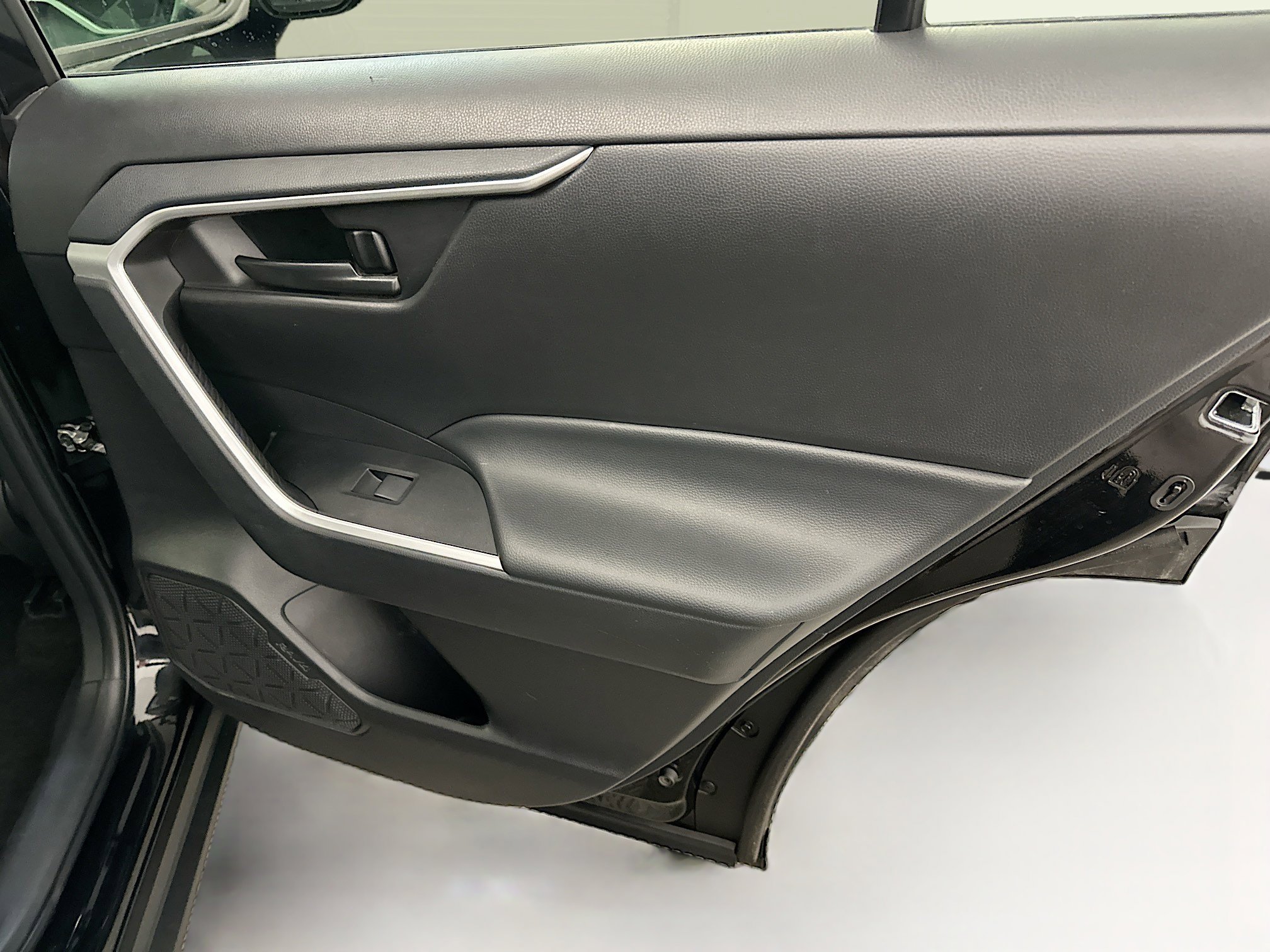 Used 2024 Toyota RAV4 LE image 31