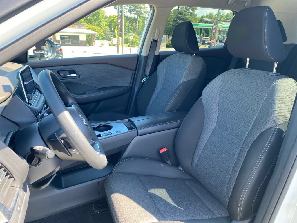 Used 2023 Nissan Rogue SV FWD image 9