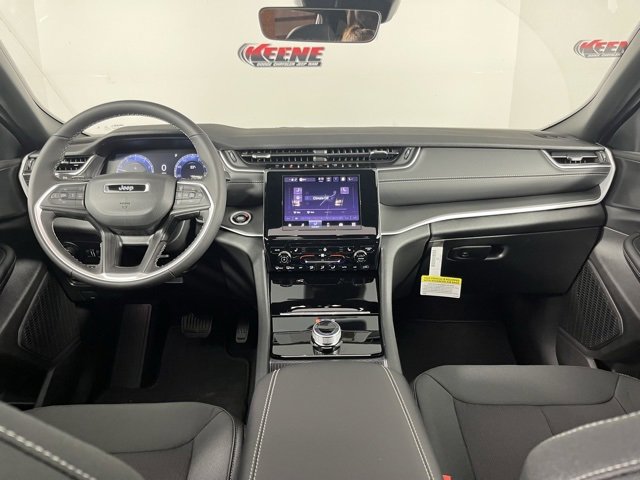 New 2025 Jeep Grand Cherokee Laredo w/ Luxury Tech Group I image 13