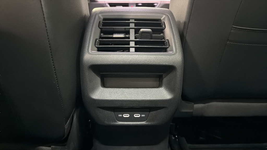 Used 2025 Volkswagen Tiguan SE AWD/4WD image 30