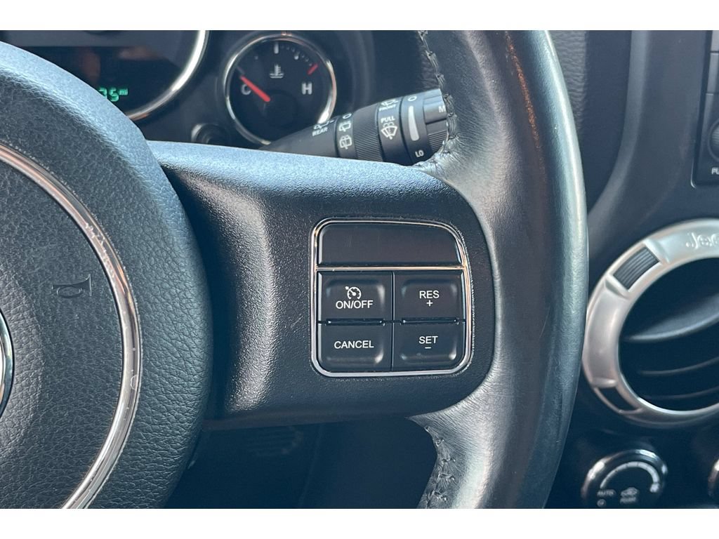 Used 2017 Jeep Wrangler Unlimited Sahara w/ Connectivity Group AWD/4WD image 33