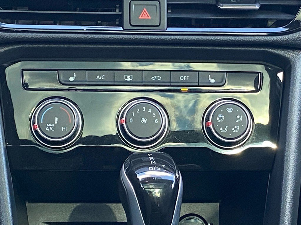 Certified 2023 Volkswagen Taos SE w/ Panoramic Sunroof Package image 10