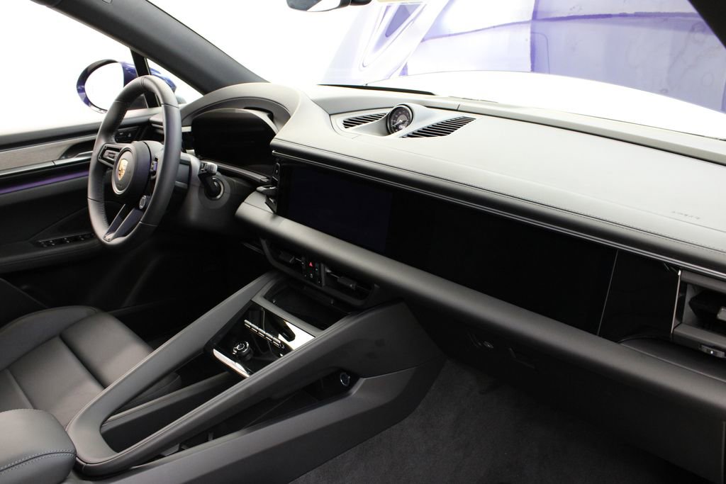 New 2024 Porsche Macan 4 Electric image 18