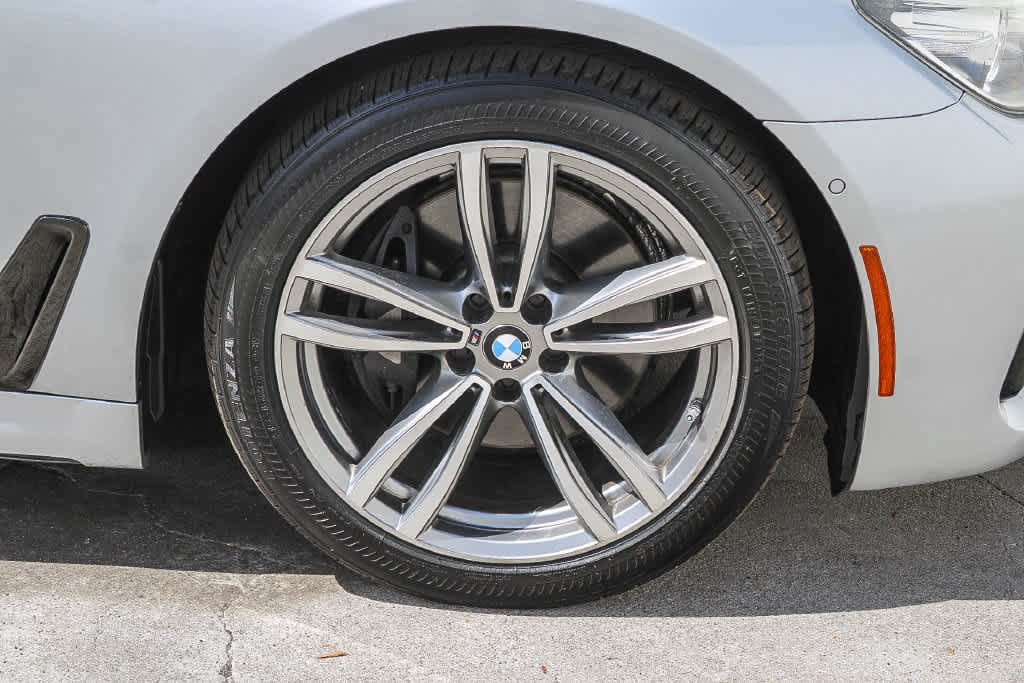 Used 2016 BMW 740i RWD image 9