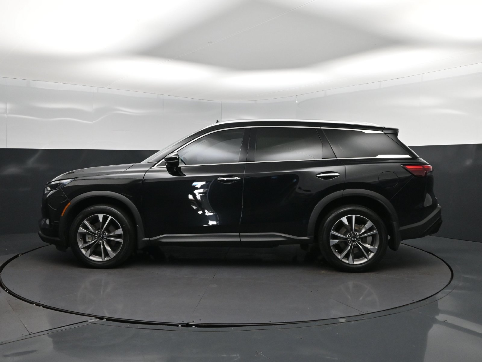 Certified 2023 INFINITI QX60 Luxe w/ Cargo Package AWD/4WD image 4
