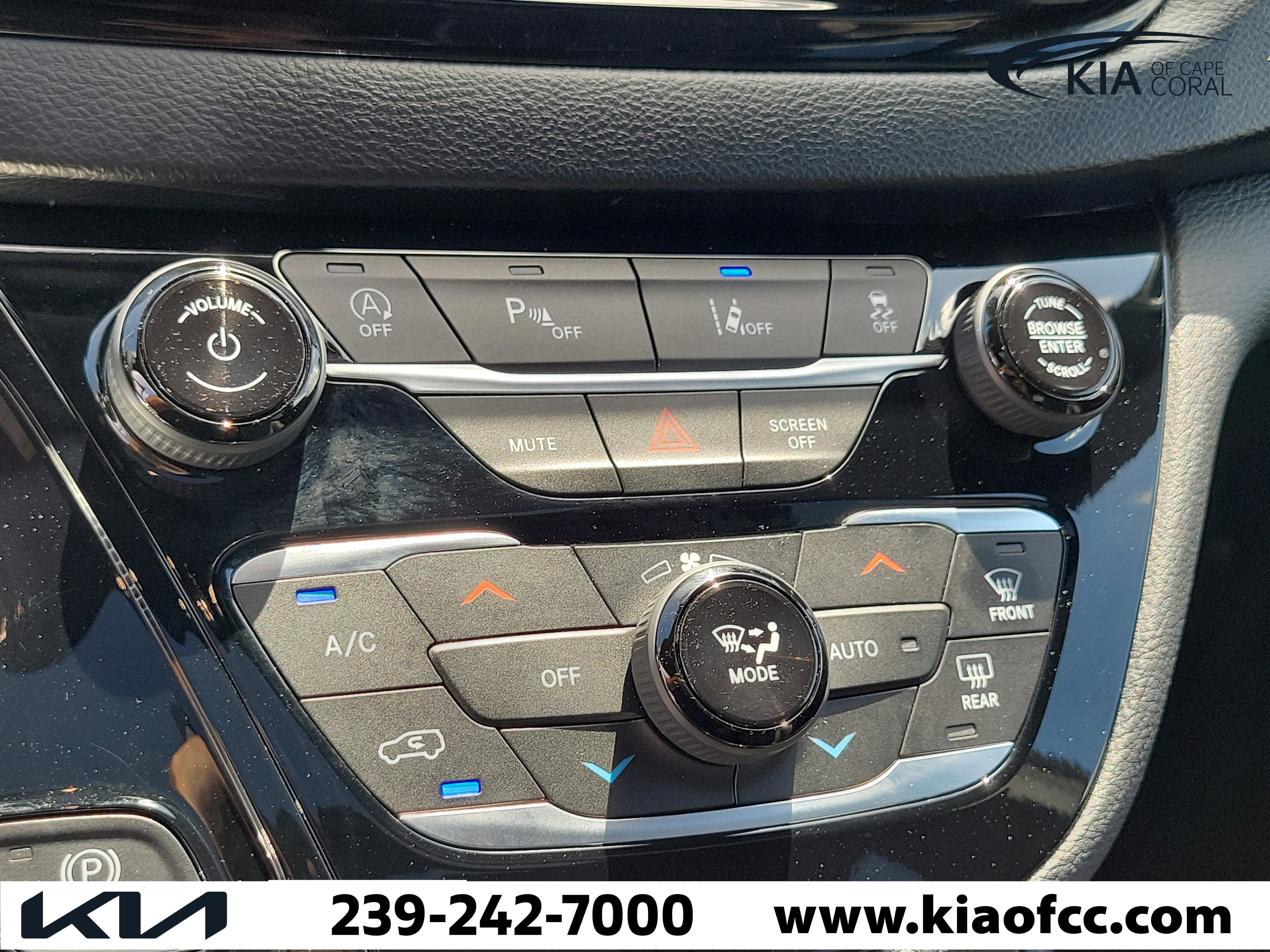 Used 2026 Chrysler Pacifica Limited image 30