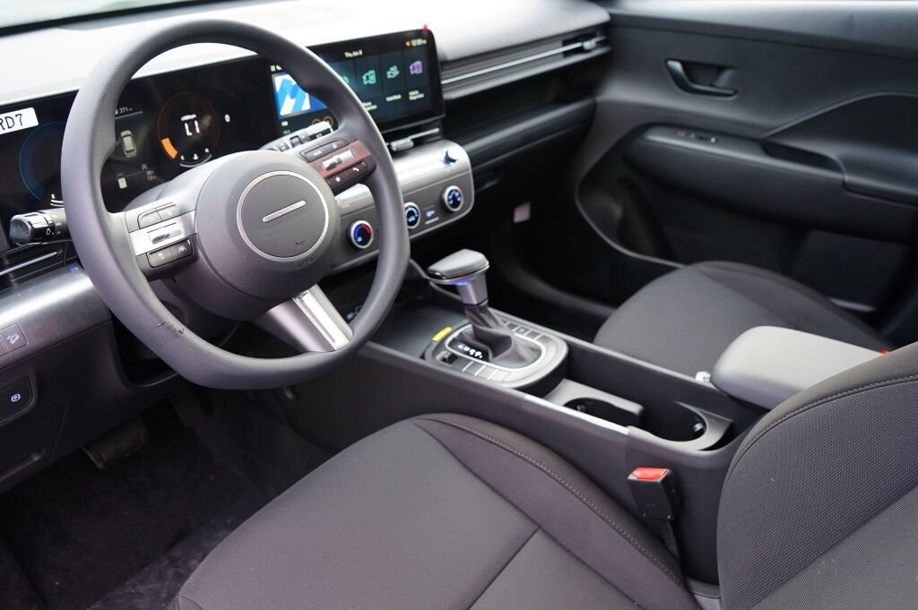 Used 2026 Hyundai Kona SE FWD image 14