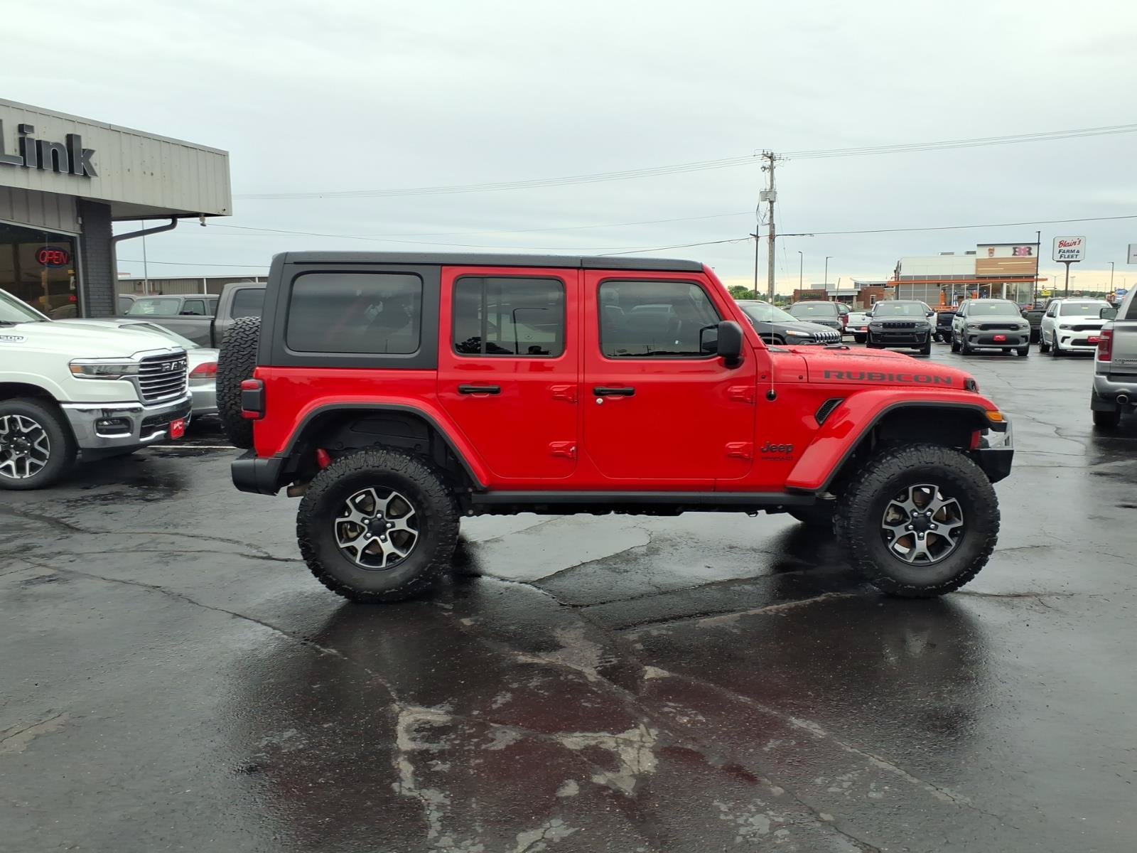 Used 2018 Jeep Wrangler Unlimited Rubicon w/ Dual Top Group AWD/4WD image 7