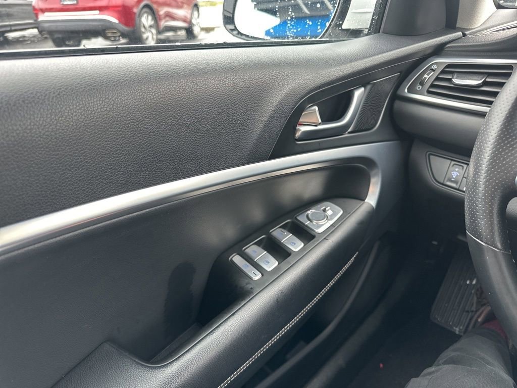 Used 2020 Genesis G70 2.0T image 22