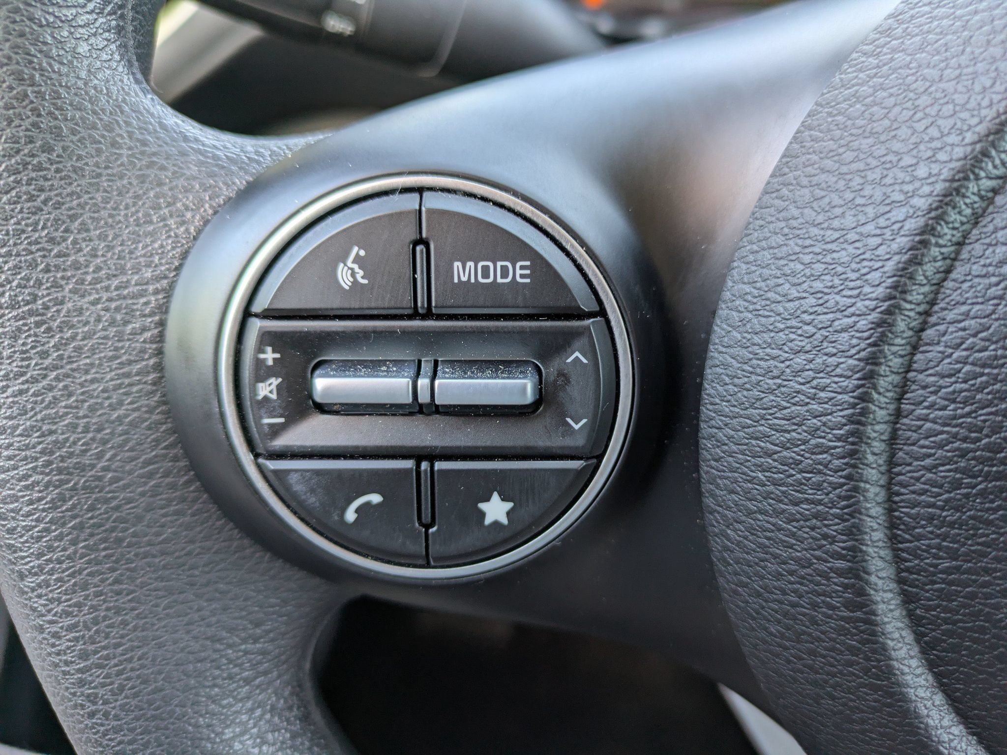 Used 2025 Kia Soul LX w/ LX Technology Package FWD image 23