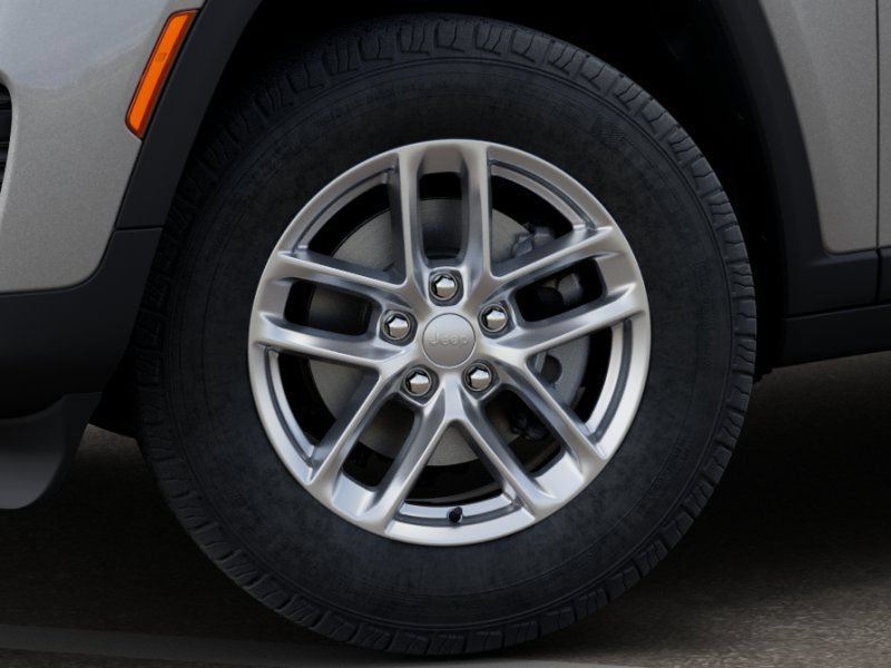 Used 2025 Jeep Grand Cherokee Laredo X w/ Luxury Tech Group I AWD/4WD image 9