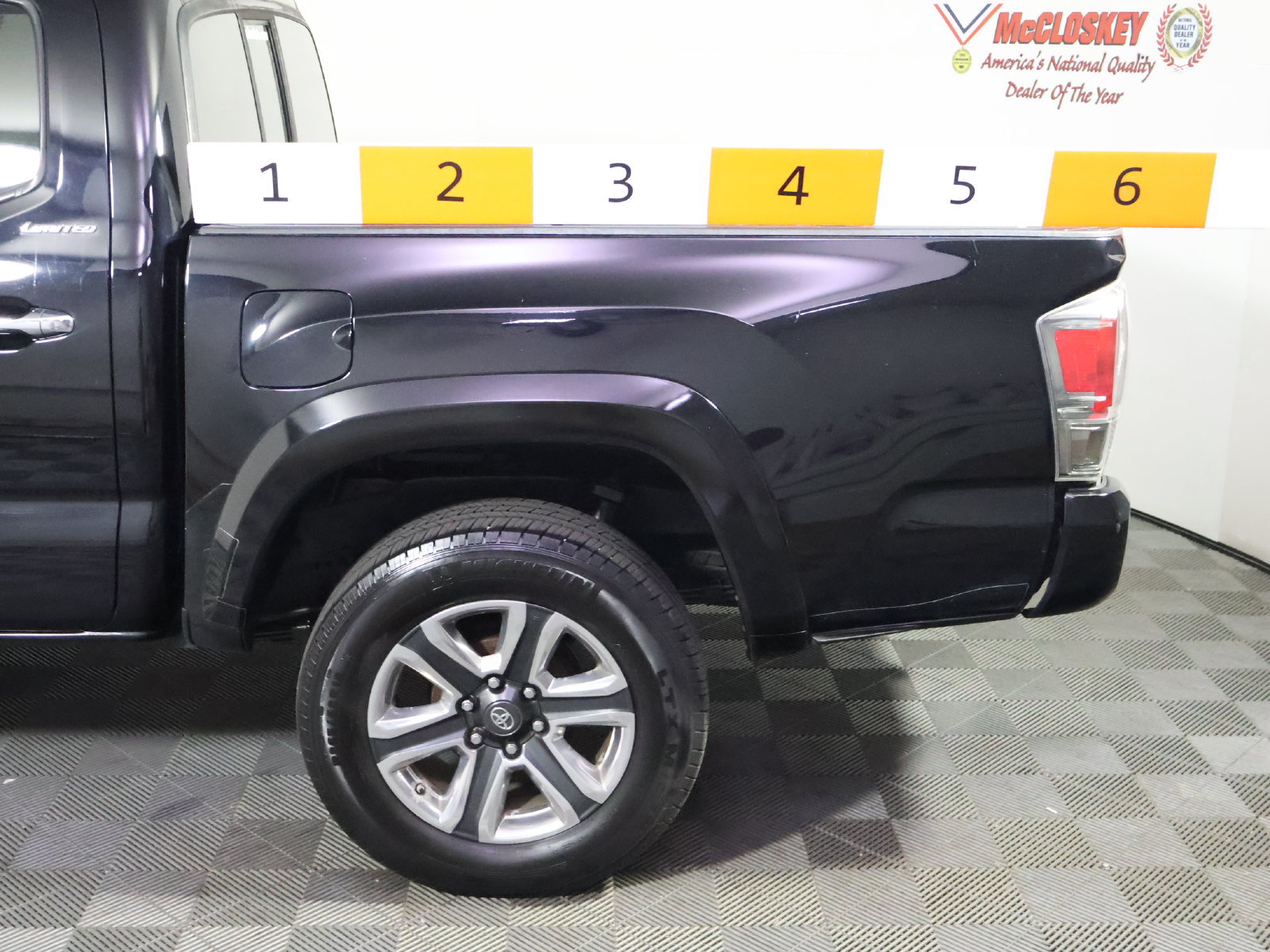 Used 2016 Toyota Tacoma Limited w/ Towing Package AWD/4WD image 13