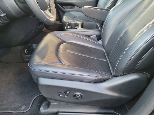 Certified 2025 Chrysler Pacifica Select image 16