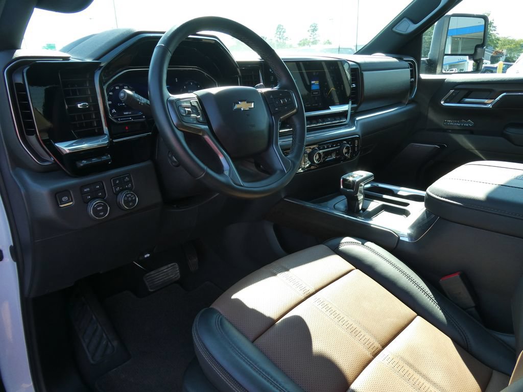 Certified 2024 Chevrolet Silverado 1500 High Country w/ Technology Package AWD/4WD image 26