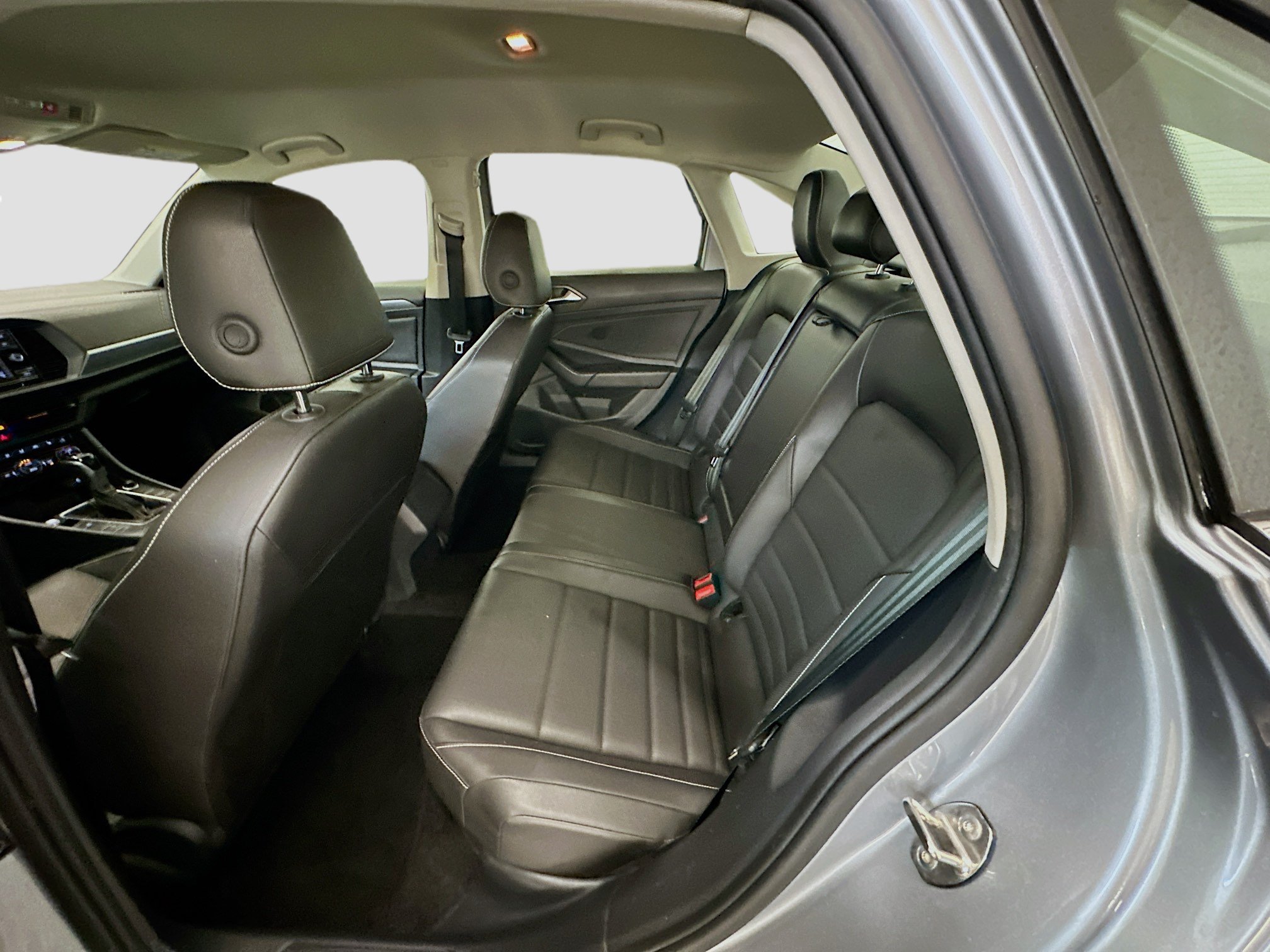 Used 2024 Volkswagen Jetta SE FWD image 28