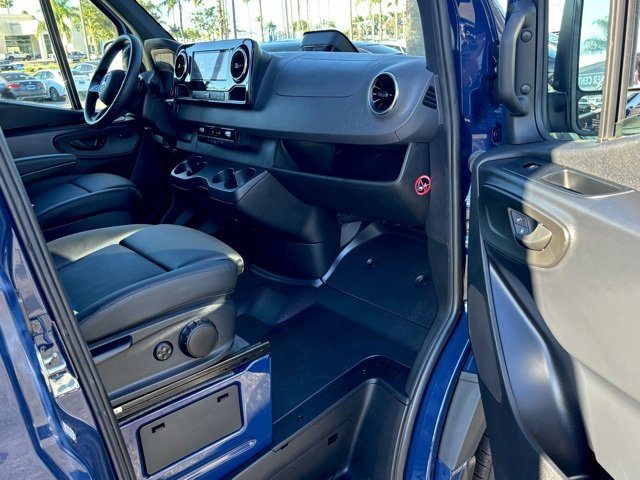 Used 2025 Mercedes-Benz Sprinter 2500 image 27