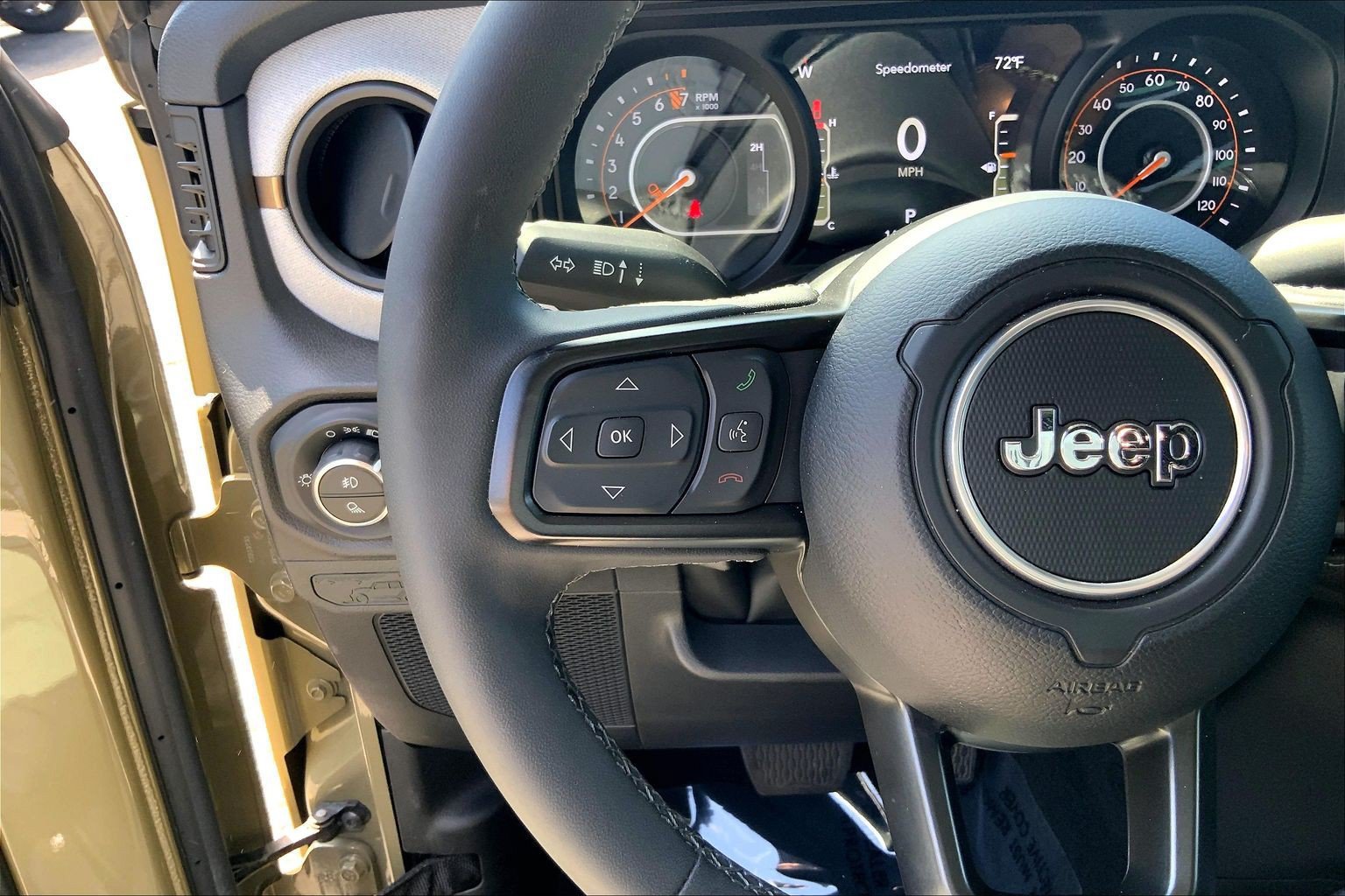 Certified 2025 Jeep Gladiator Sport AWD/4WD image 23