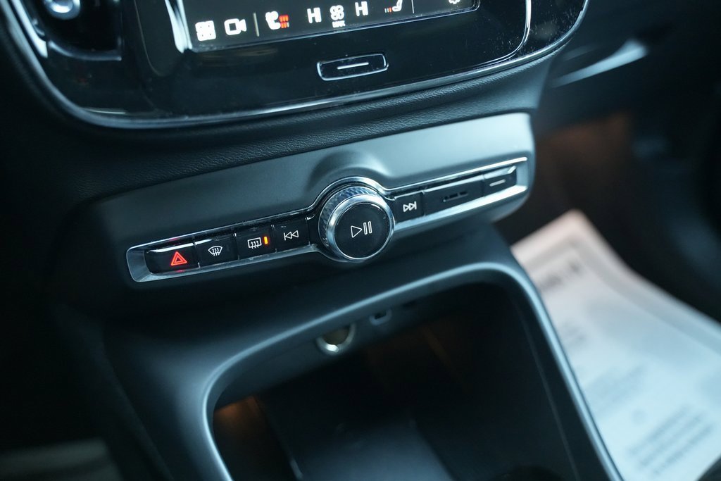 Used 2023 Volvo XC40 Recharge Ultimate image 34