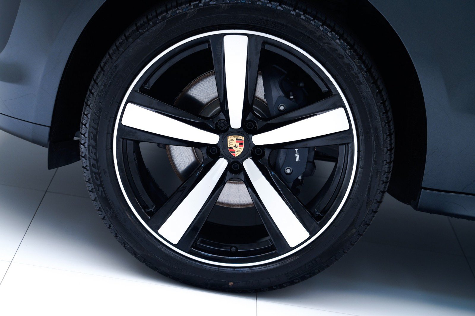 Certified 2026 Porsche Macan Turbo AWD/4WD image 12