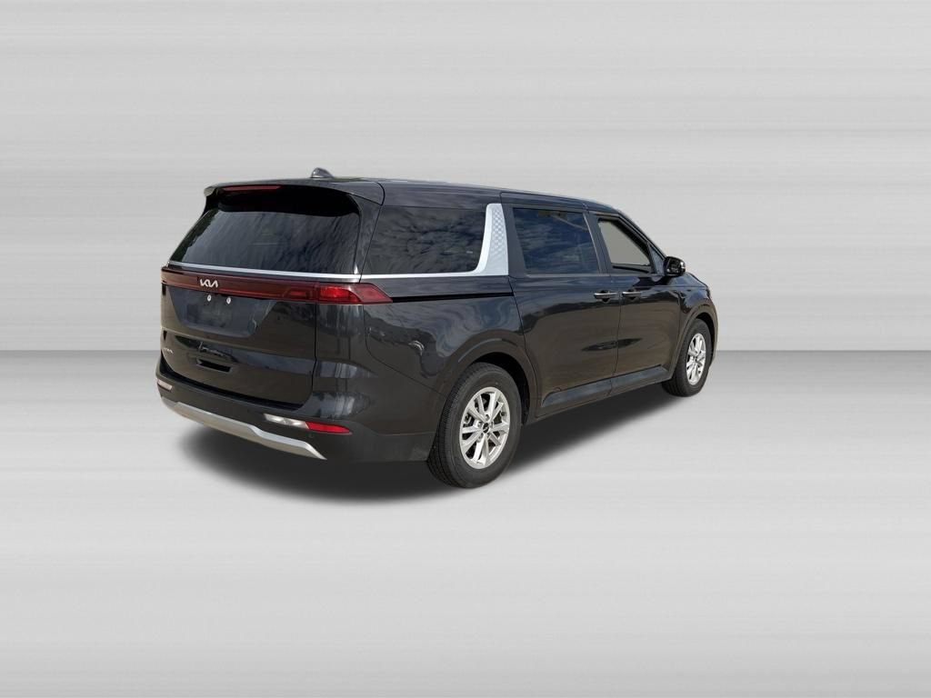 Used 2024 Kia Carnival LX FWD image 3