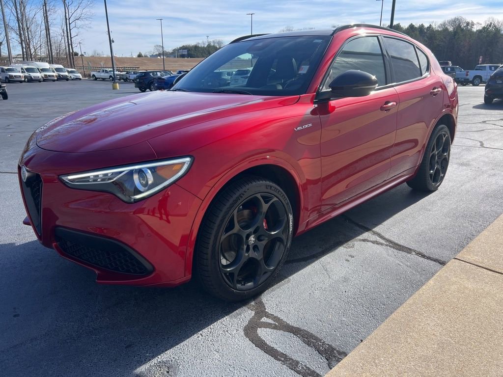 Used 2023 Alfa Romeo Stelvio Veloce AWD/4WD image 3