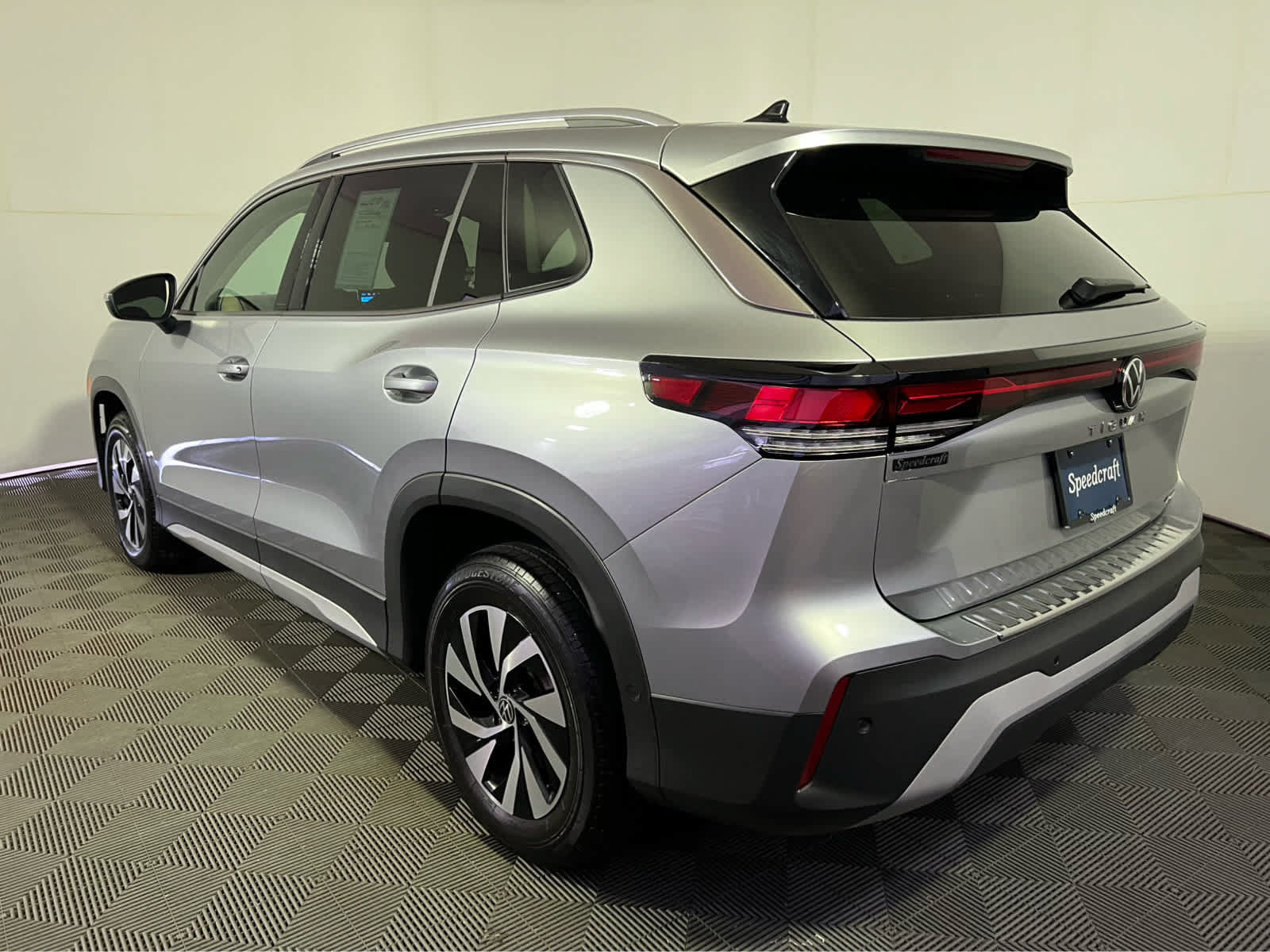 Used 2025 Volkswagen Tiguan S AWD/4WD image 5