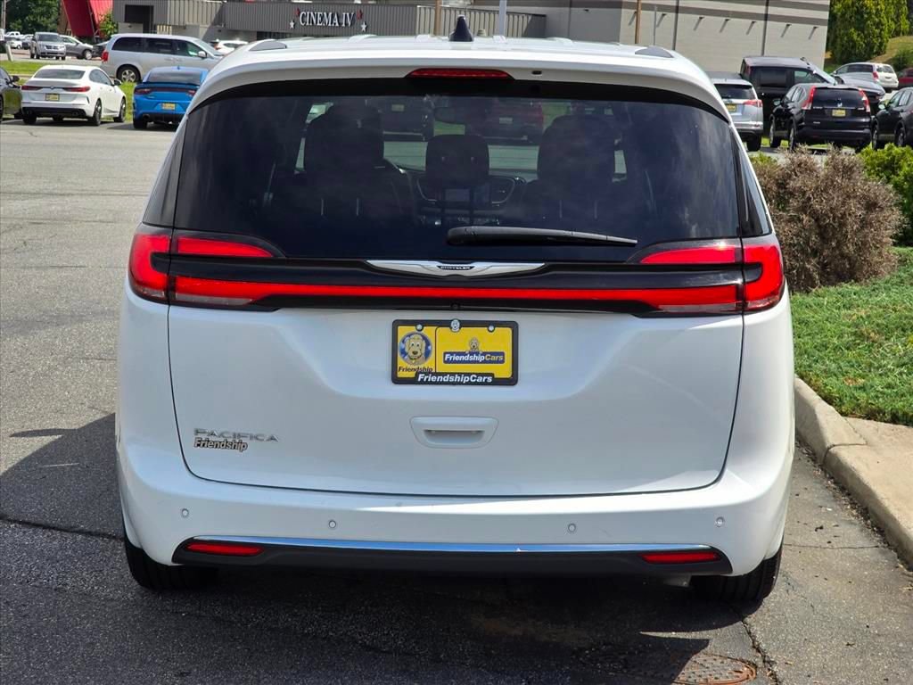 Used 2025 Chrysler Pacifica Select FWD image 25
