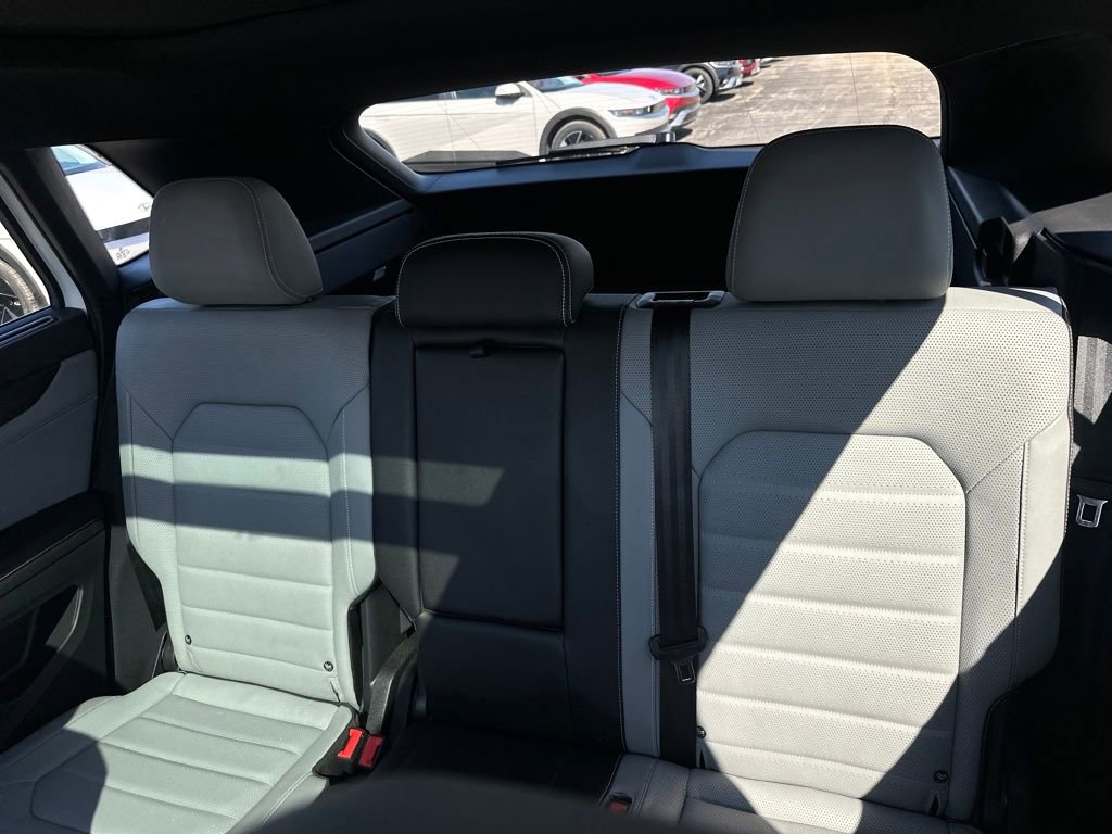 Used 2025 Volkswagen Atlas Cross Sport SEL image 29