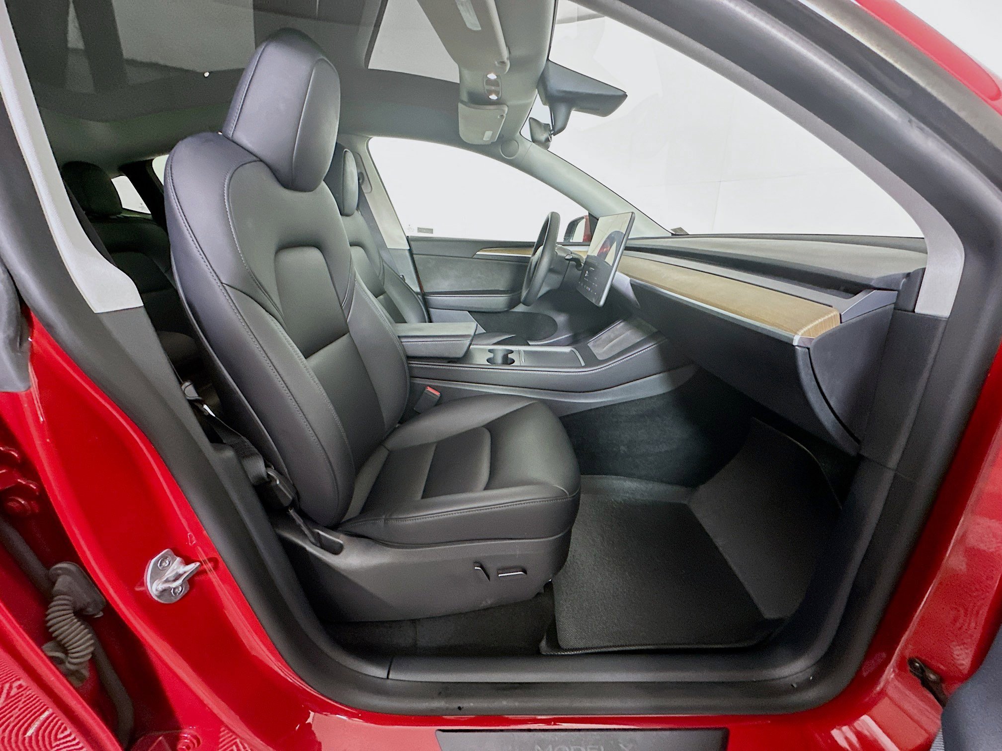 Used 2023 Tesla Model Y Long Range image 30