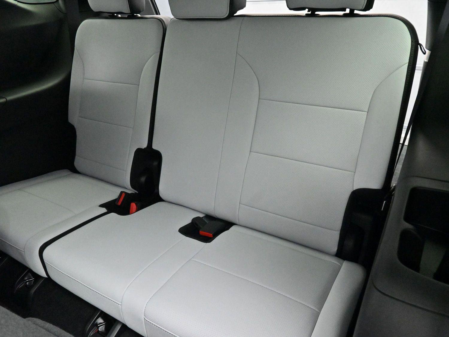 Used 2025 Chevrolet Traverse High Country image 34