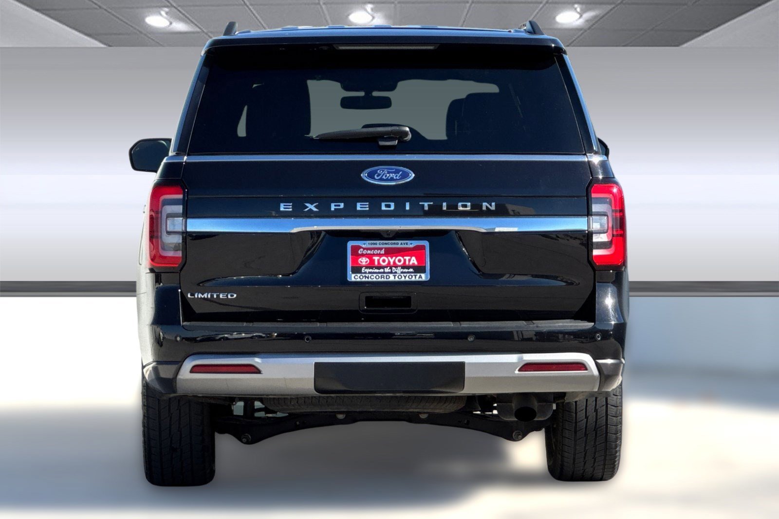 Used 2024 Ford Expedition Limited image 8