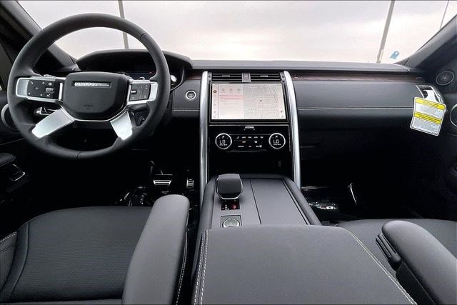 New 2026 Land Rover Discovery Dynamic SE image 5