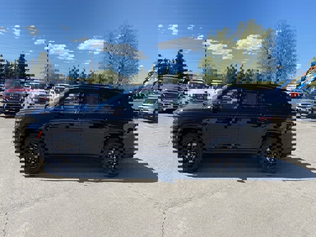 New 2025 Jeep Grand Cherokee L Limited w/ Black Appearance Package image 4