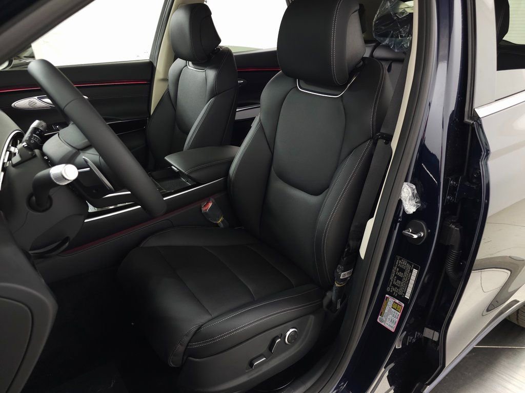 Used 2026 Genesis GV70 2.5T image 11