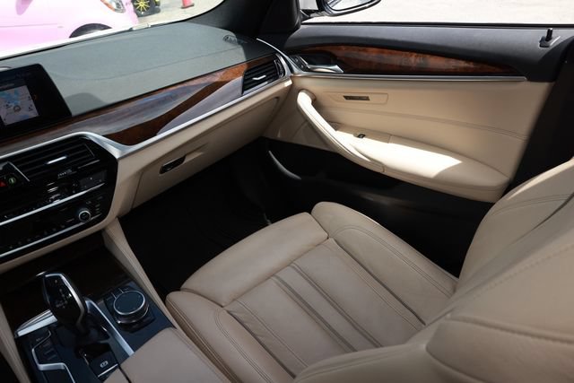 Used 2019 BMW 540i w/ M Sport Package RWD image 25