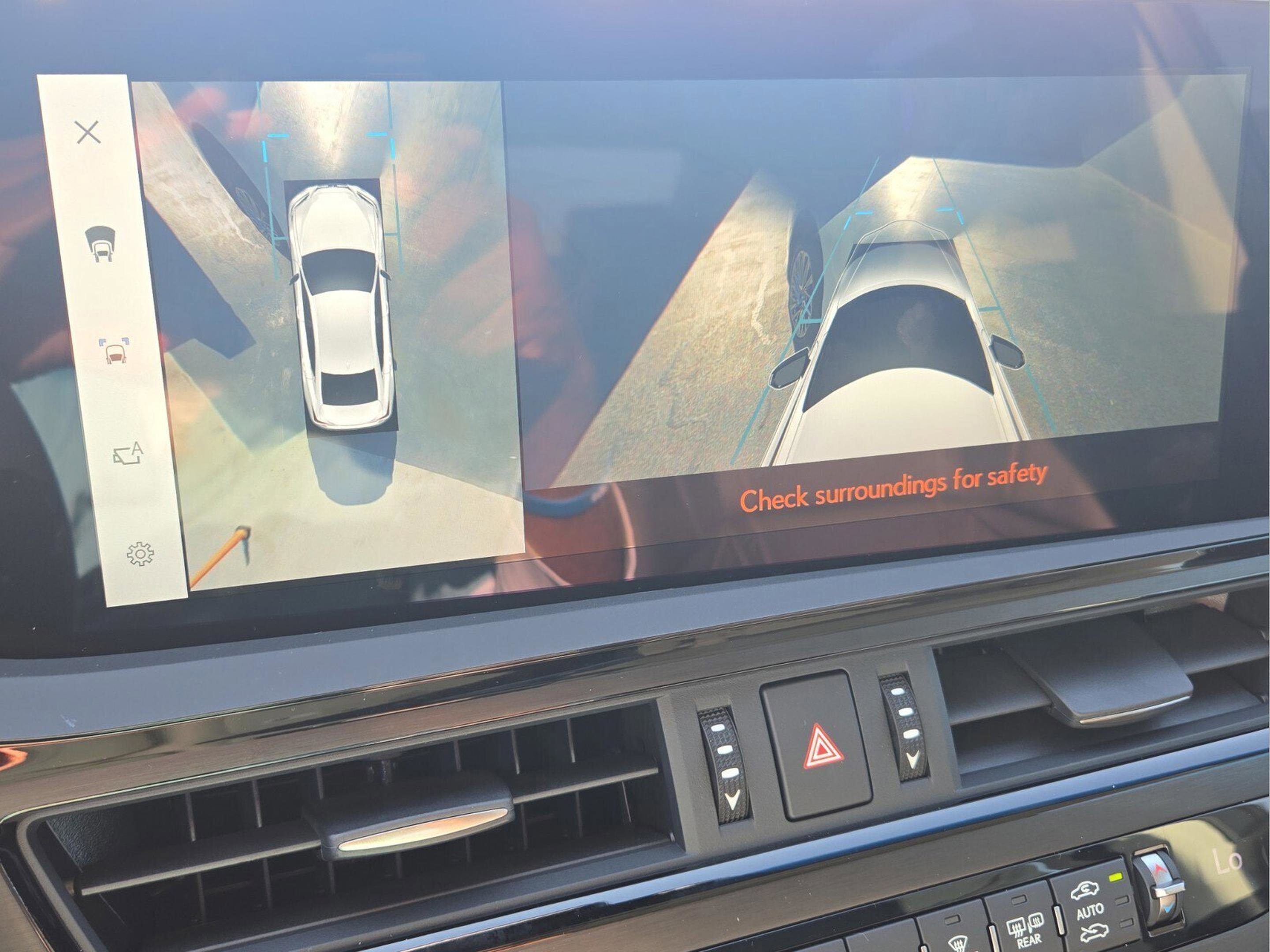 New 2025 Lexus ES 300h w/ Luxury Package image 13