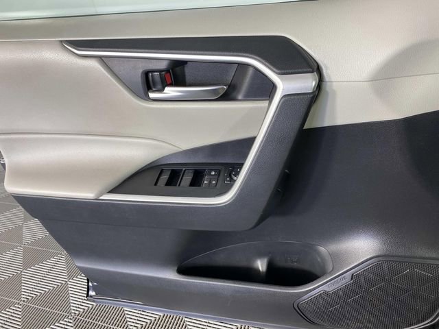 Used 2021 Toyota RAV4 XLE w/ Convenience Package image 23