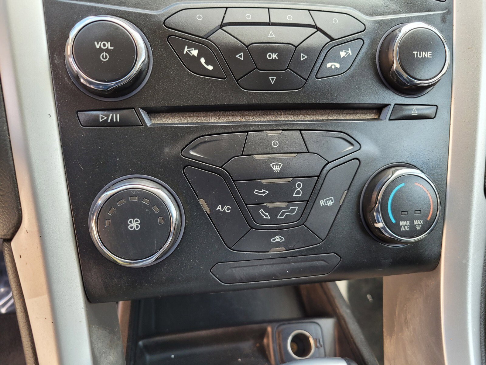 Used 2013 Ford Fusion SE image 25