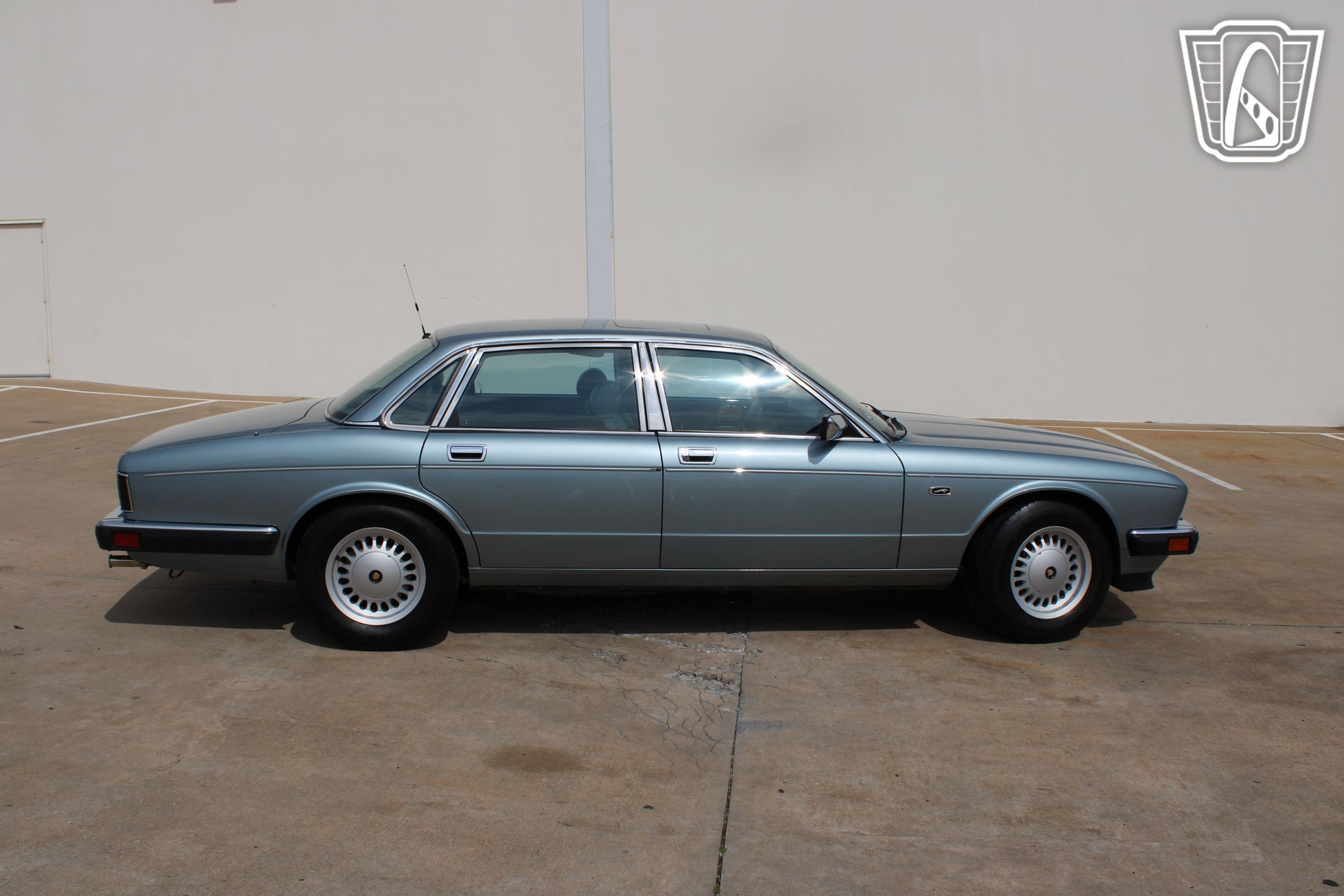 Used 1990 Jaguar XJ Vanden Plas image 16