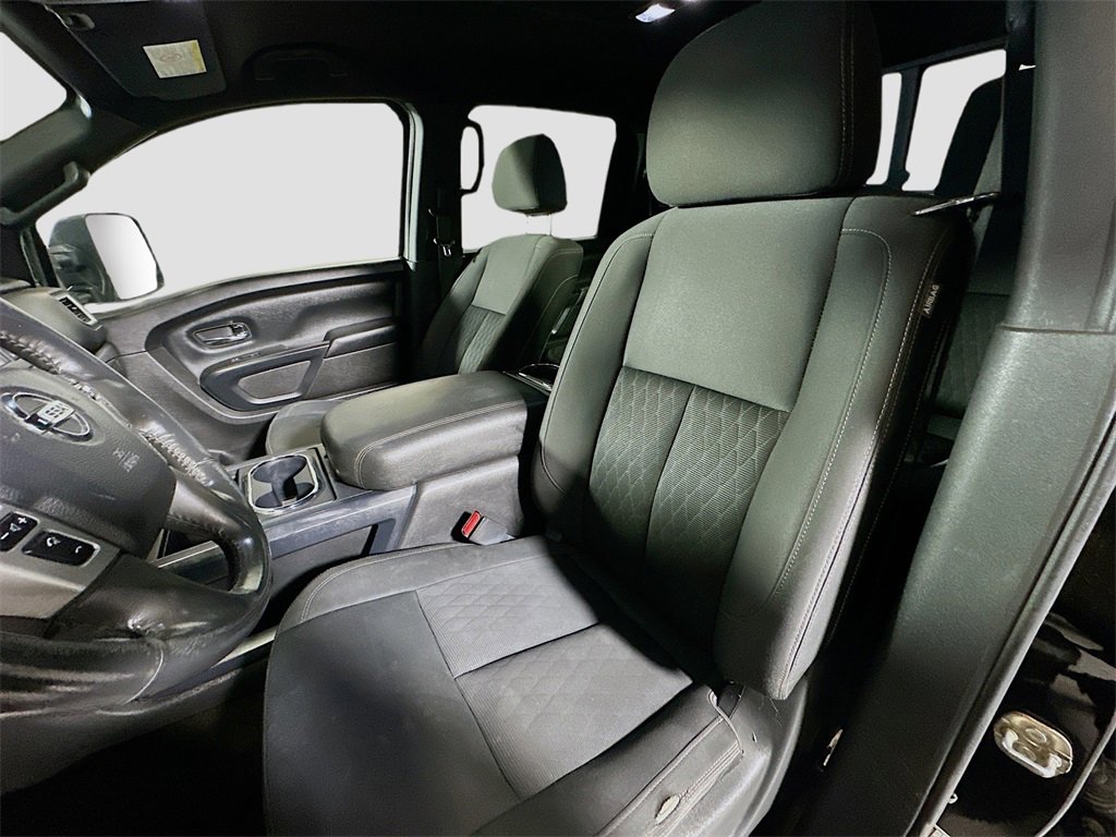 Used 2018 Nissan Titan SV w/ SV Convenience Package image 21