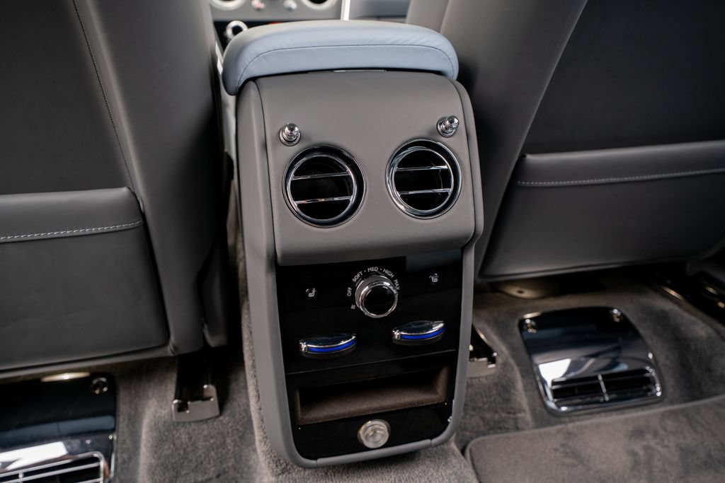 Used 2025 Rolls-Royce Cullinan AWD/4WD image 54