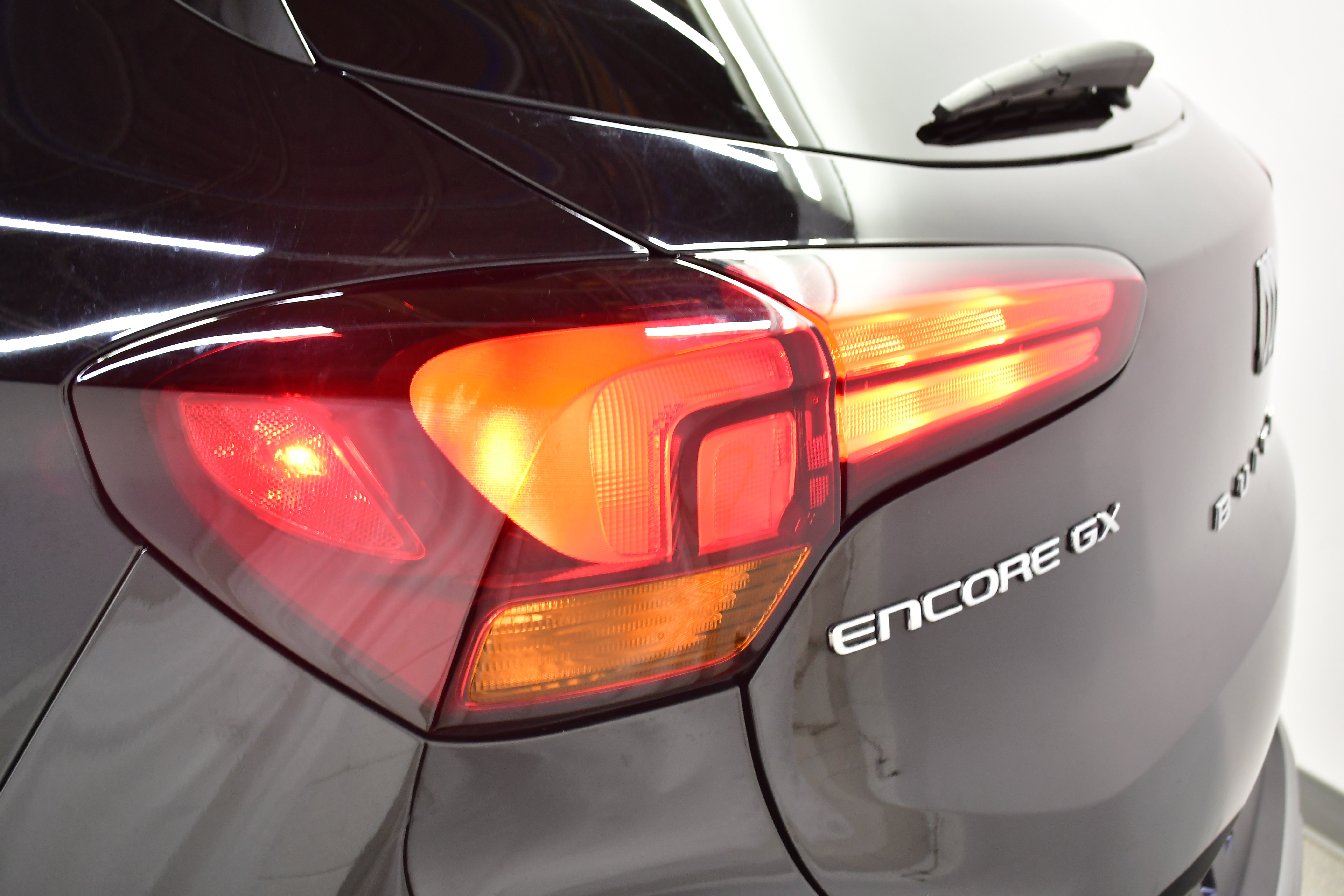 Used 2025 Buick Encore GX Preferred image 32