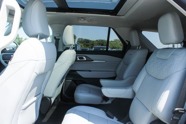 Used 2025 Ford Explorer Platinum w/ Ultimate Package AWD/4WD image 32