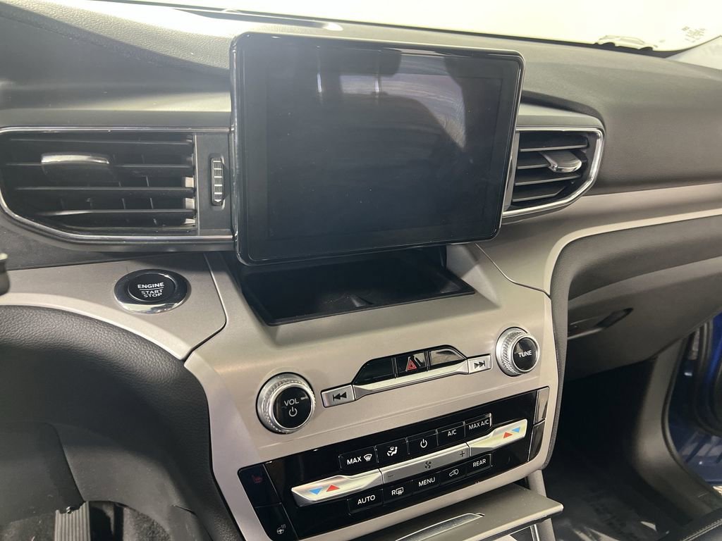 Used 2023 Ford Explorer XLT w/ Equipment Group 202A image 12