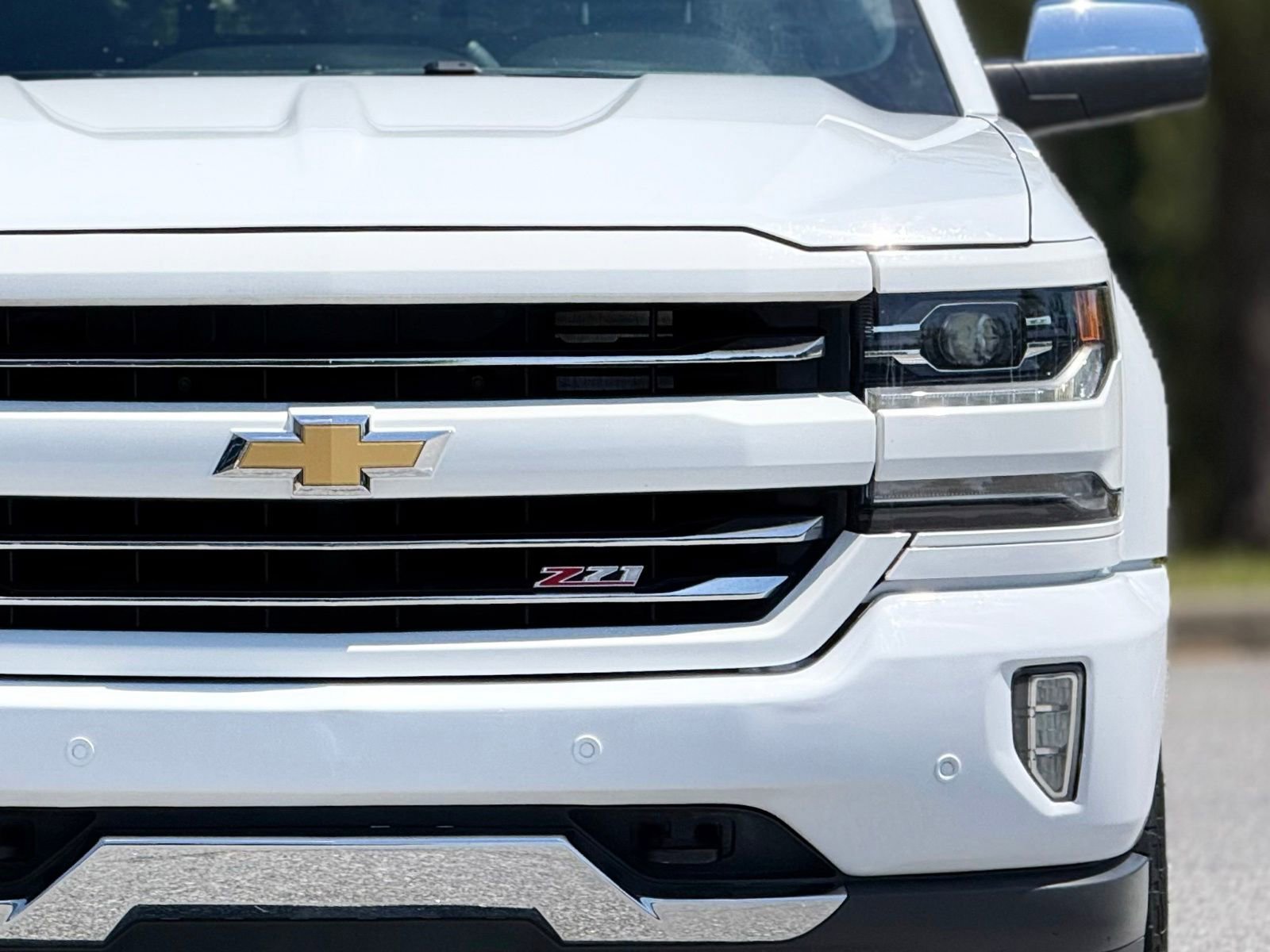 Used 2018 Chevrolet Silverado 1500 LTZ Z71 w/ LTZ Plus Package AWD/4WD image 14