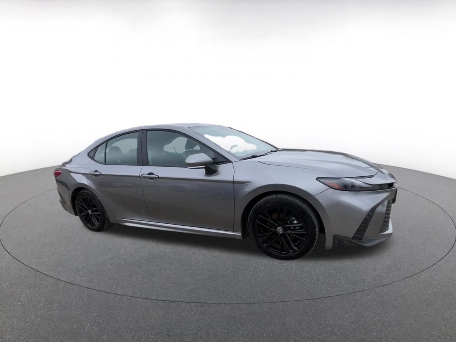 Used 2025 Toyota Camry SE FWD image 2