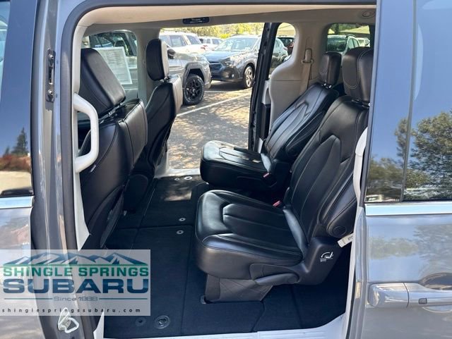 Used 2023 Chrysler Pacifica Touring-L FWD image 20