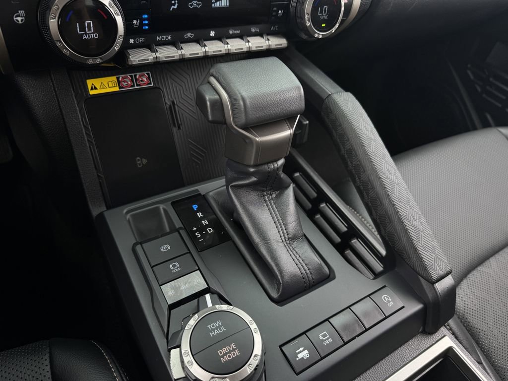 Used 2024 Toyota Tacoma Limited w/ Limited Package (LT) AWD/4WD image 19
